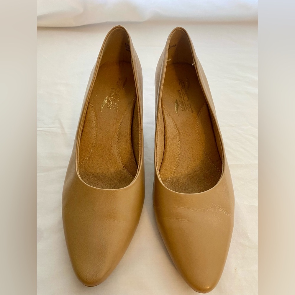 Aerosole Beige high heel. size 7.5